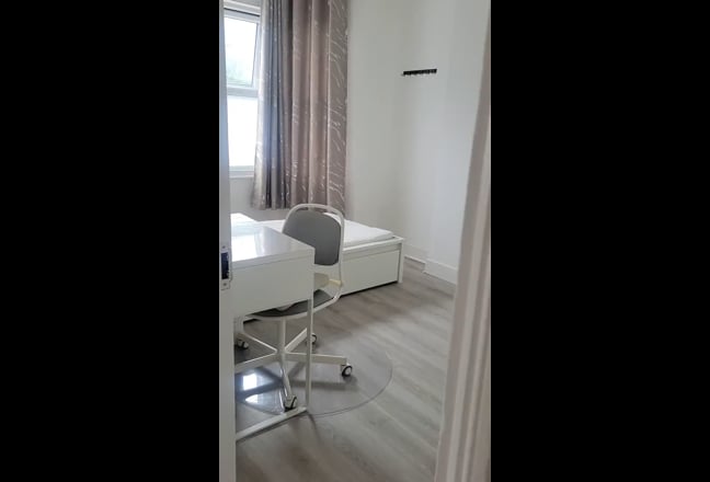 Spacious Single Room with Private Shower Room Main Photo