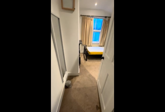 Nice single bedroom with garden  Main Photo