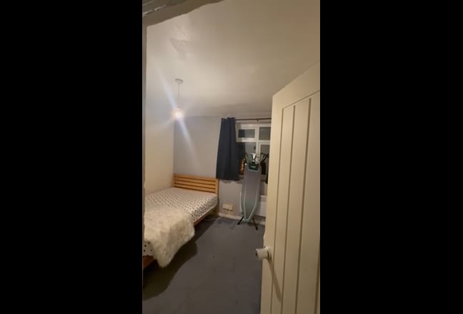 Double bedroom 3 min walking from Nine Elms Main Photo