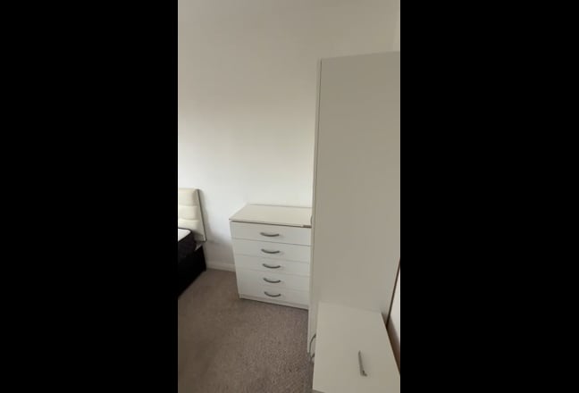 🟢 Small Double Room in Wimbledon - Bills included Main Photo