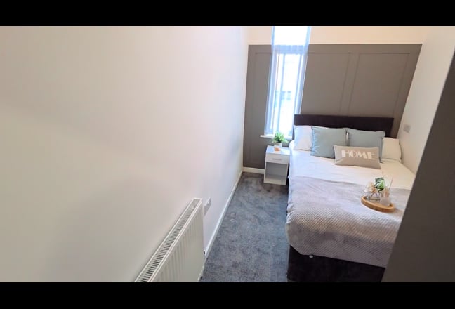 Beautiful Renovated room with private bathroom  Main Photo