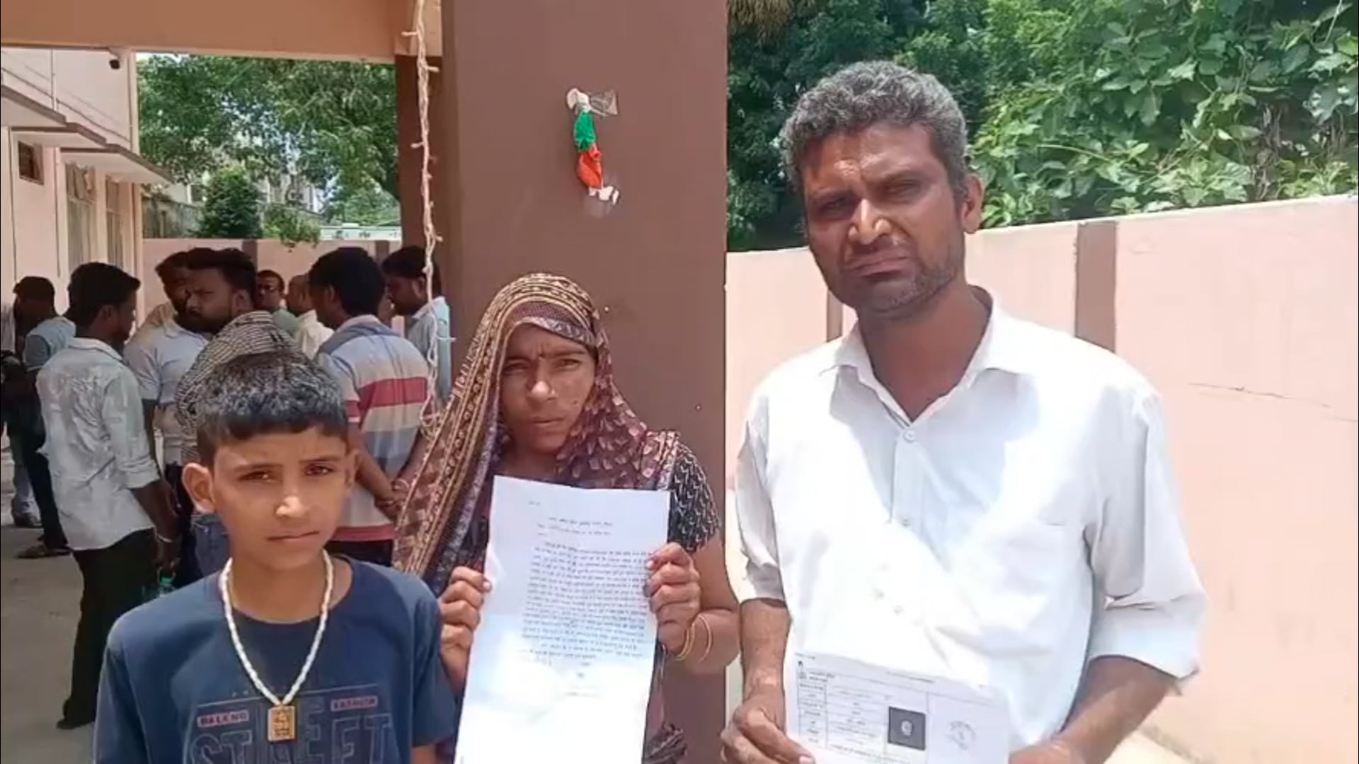 राया में दबंगई की हद पार: महिला और नाबालिग बेटे से मारपीट, जान से मारने की धमकी—थाने में सुनवाई नहीं तो एसएसपी से लगाई न