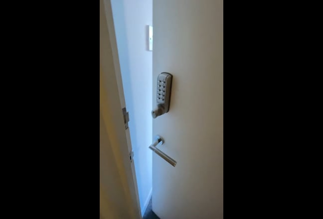 Double Furnished room available. BH5 Main Photo