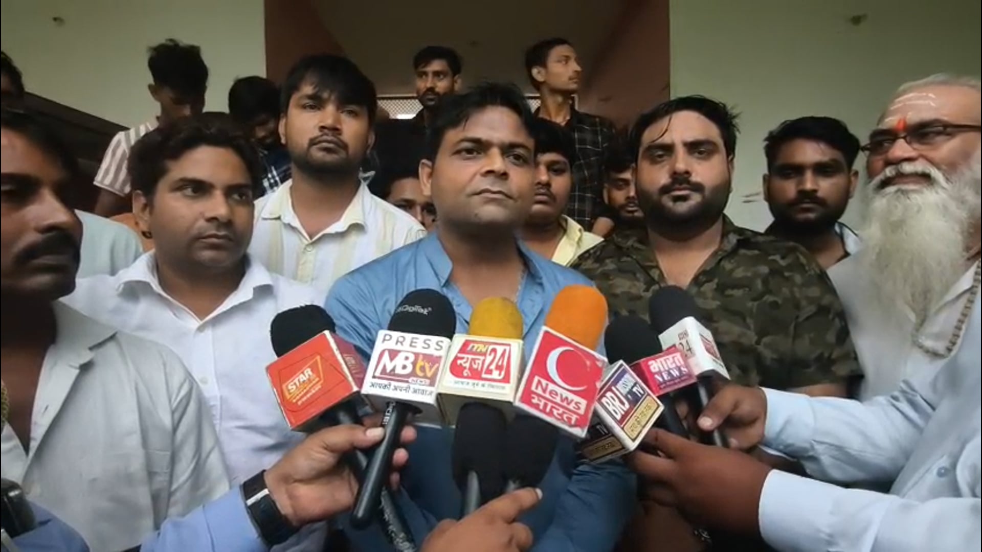आगरा जलेसर रोड पर गड्ढा मुक्ति अभियान 21 अगस्त से जनप्रतिनिधियों द्वारा किया जाएगा अभियान का शुभारंभ जनता ने बताया