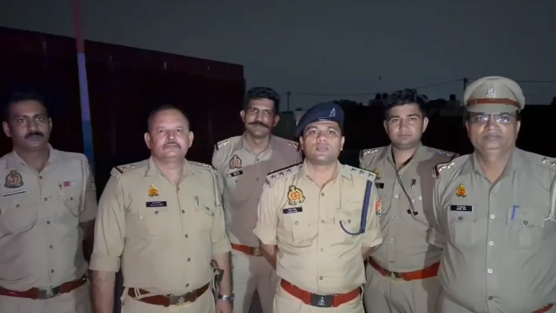 मेरठ थाना लिसाड़ी गेट पुलिस और गोकश अभियुक्तों के बीच मुठभेड़ हुई। पुलिस ने जवाबी कार्रवाई के दौरान दो अभियुक्तों को घायल अवस्था में गिरफ्तार किया है।क्षेत्राधिकारी कोतवाली के अनुसार,