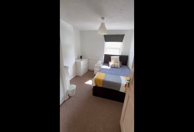 Fabulous Cheltenham Central House Share !! Main Photo