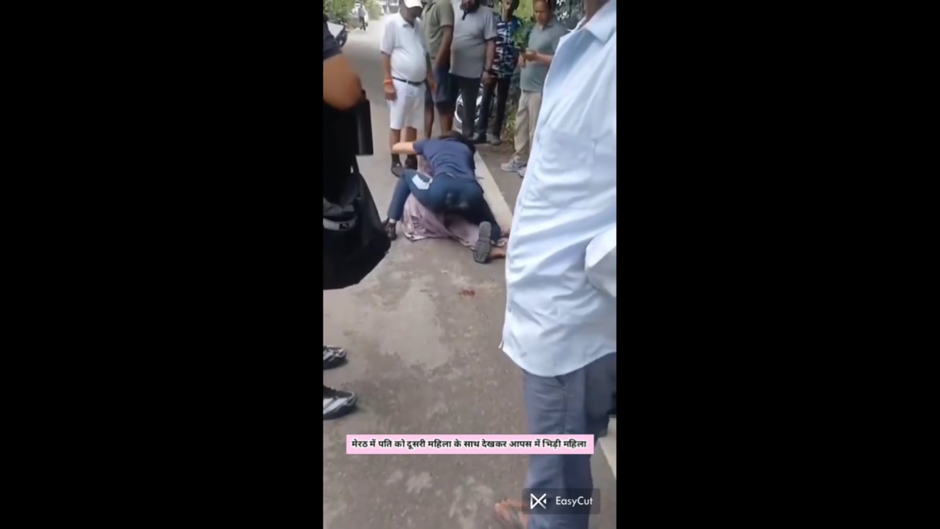 मेरठ में पत्नी अपने पति को दूसरी महिला के साथ देखकर, आपस में दोनों महिला आपस में भिड़ी