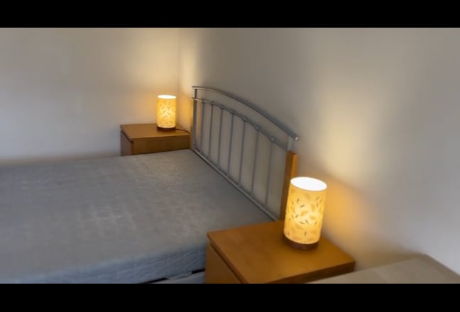 Lovely Double Bedroom in spacious family home SW19 Main Photo