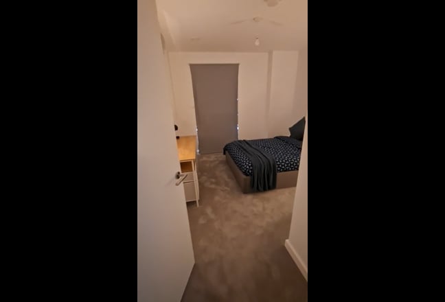 Luxury En-Suite Room in High-Spec Modern Apartment Main Photo