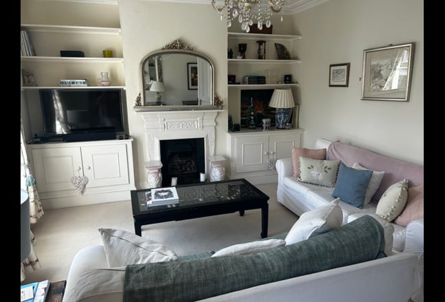 Lovely Parsons Grn Maisonette  Double Bedroom Main Photo