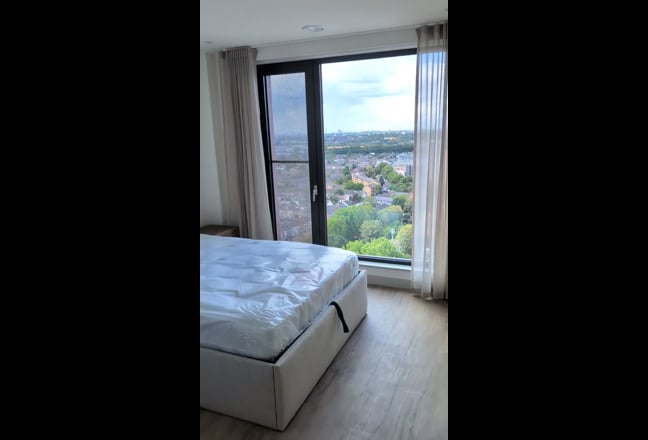 1 Double Bedroom with Private Bathroom  Main Photo