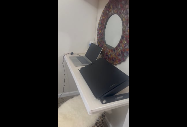 Furnished Lake View Room – Utilities Included Main Photo