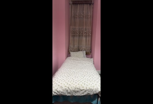 I have a single furnished room. Very nice. Main Photo