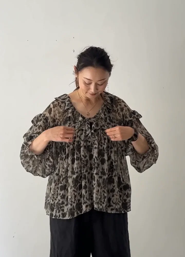 ハグオーワー DEVEAUX社　ブラウス DEVEAUX ブラーフラワーpt.ラッフルブラウス | HUG O WaR ONLINE STORE