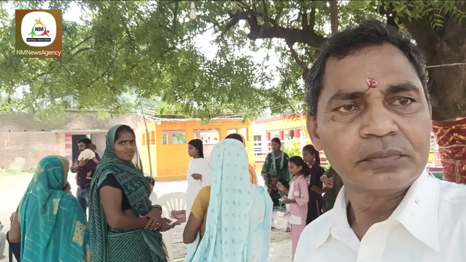 जयनगर गांव के मंदिर परिसर में प्रजापिता ब्रह्माकुमारी ईश्वरीय विश्वविद्यालय की बहनों ने ग्रामीण के साथ की रक्षाबंधन 