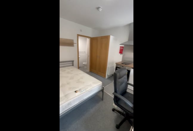 Brand new Studio all bills Inc-3 mins to UoL Main Photo