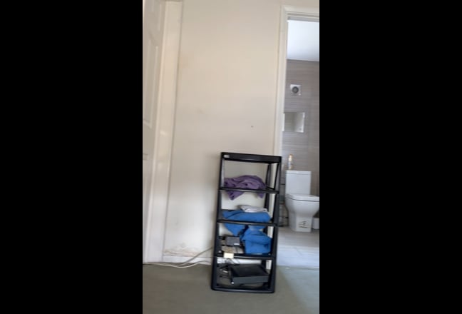 Tidy, quiet , friendly house  Main Photo