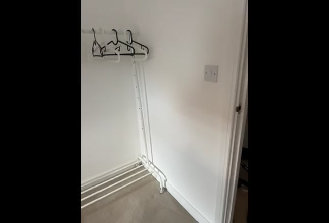 Double Room available central location Burton Main Photo