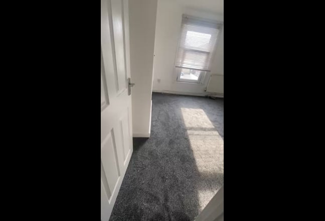 Big double bedroom available from 15 august  Main Photo
