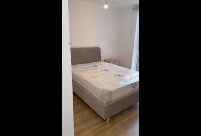 Spacious Furnished Double Room with Ensuite – M50 Main Photo