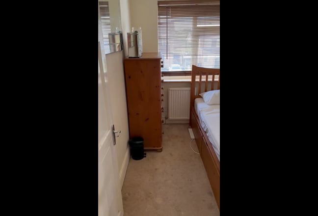 One single bedroom in private home for rent  Main Photo