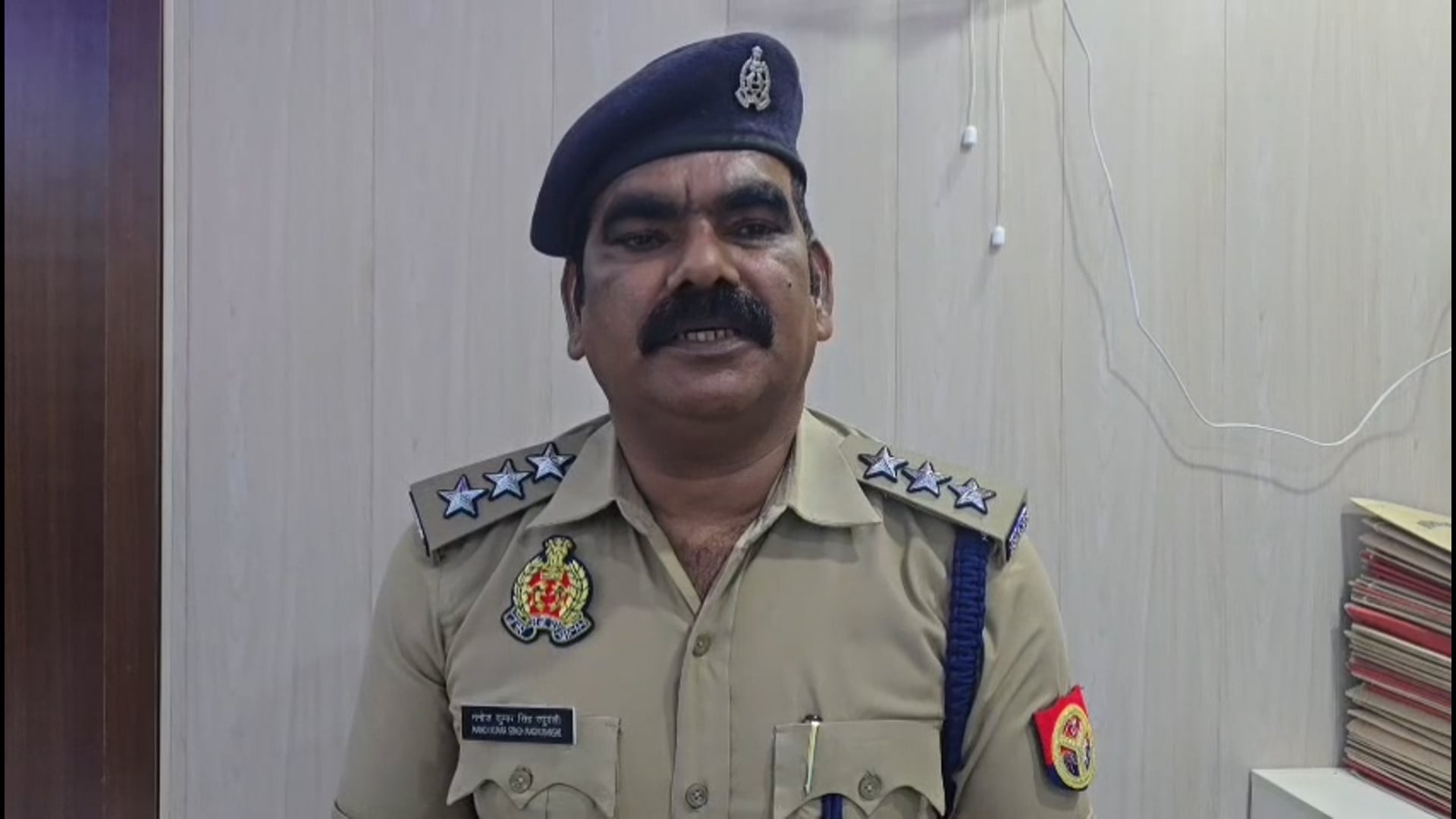 वायरल वीडियो में बैल के साथ मारपीट करना पड़ा भारी, महेशगंज पुलिस ने आरोपी को किया गिरफ्तार#latest_news 