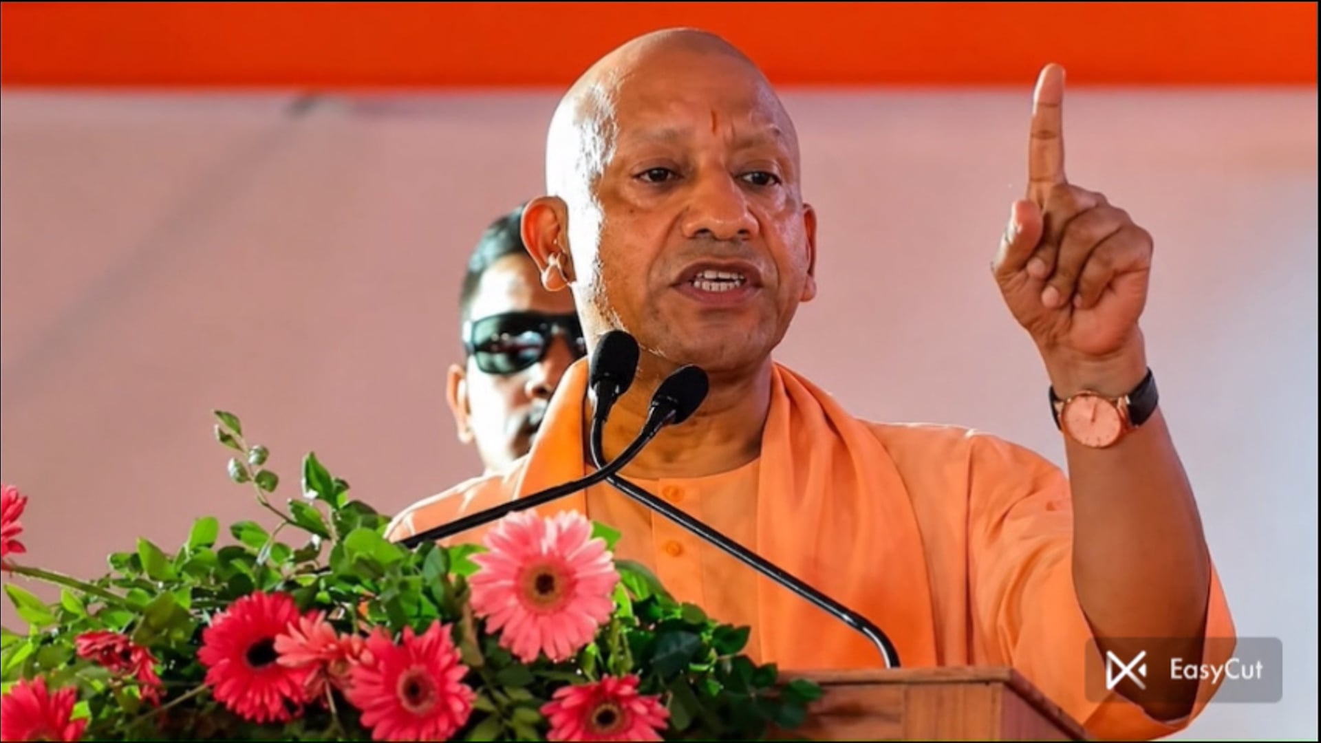मान्य मुख्यमंत्री योगी आदित्यनाथ जी ने  रक्षाबंधन पर्व पर प्रदेश की माताओं, बहनों और बेटियों को बड़ा तोहफा 27 अगस्त की रात से 28 अगस्त की रात तक, महिलाओं को परिवहन निगम की बसों में मुफ्त यात्रा की