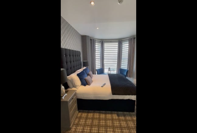 Town centre, modern Ensuite Rooms available  Main Photo