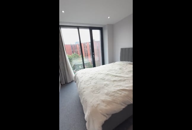 Room Available:  En-suite Double Room in Stockport Main Photo