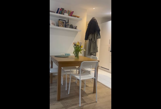Modern 2 bed flat available (Bills all included) Main Photo