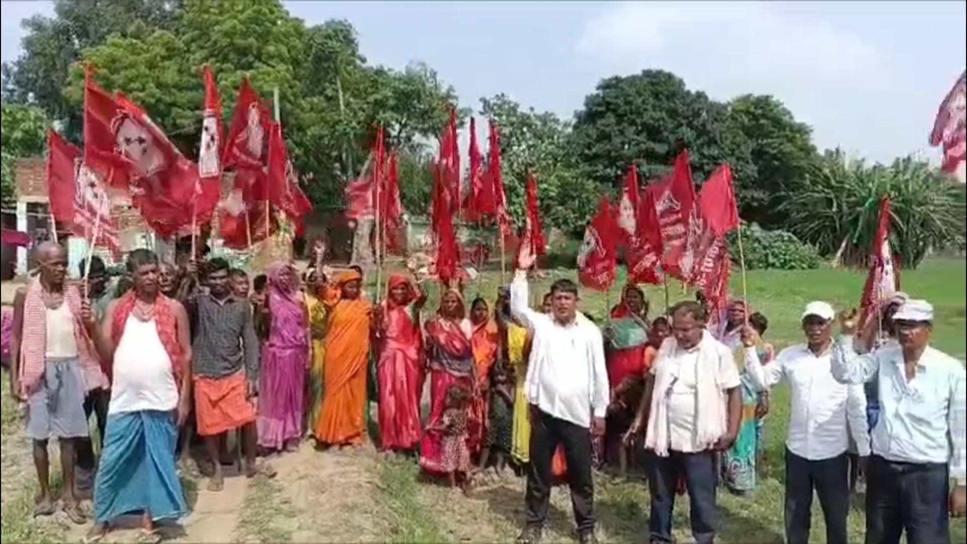 181 लाख की सड़क, फिर भी 200 मीटर का इंतजार! मेहरपुर में भड़का ग्रामीणों का आक्रोश, गूंजी सड़क नहीं तो वोट नहीं की हुंकार