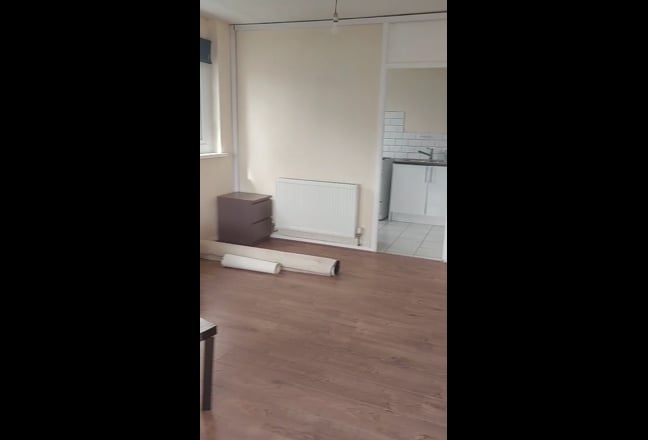 Flatmate wanted to share the hall for one month Main Photo