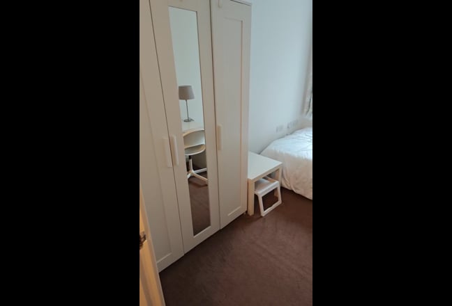 Video 1: This is the bedroom. 