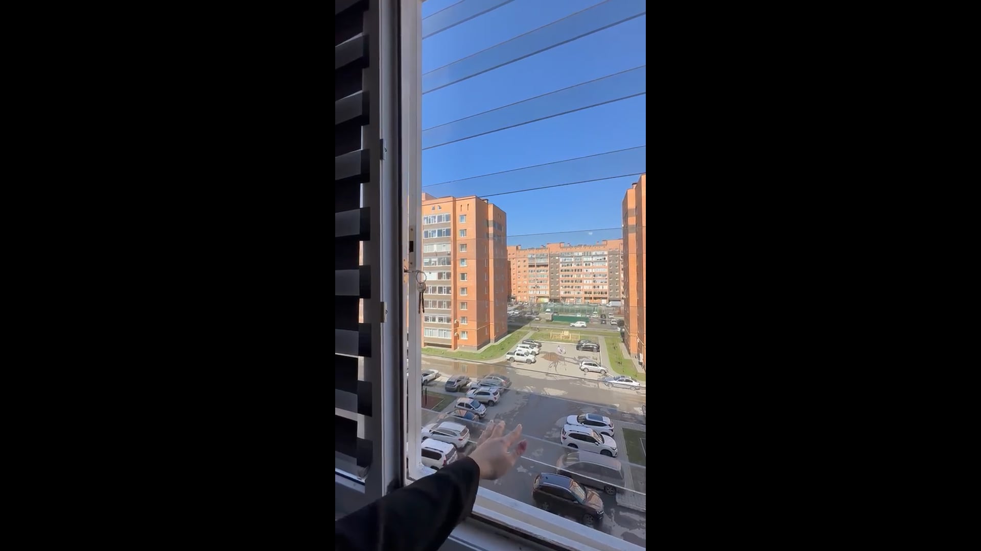 Видео: антивандальная решётка с открыванием