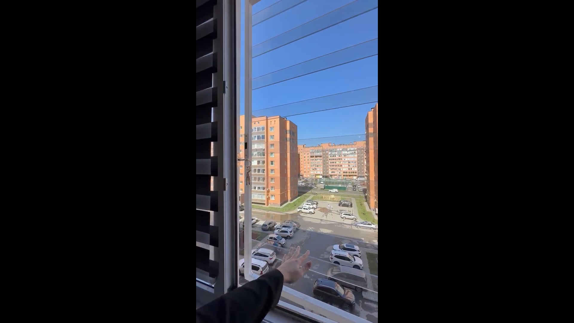 Видео: антивандальная решётка с открыванием