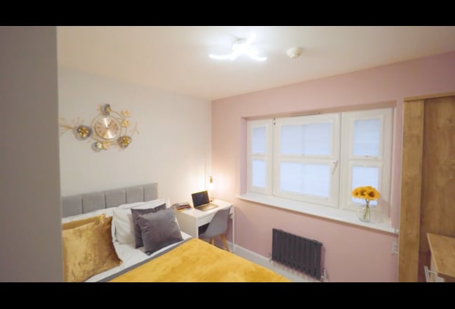 🌟Newly Renovated Rooms - Aldershot Town Centre🌟 Main Photo