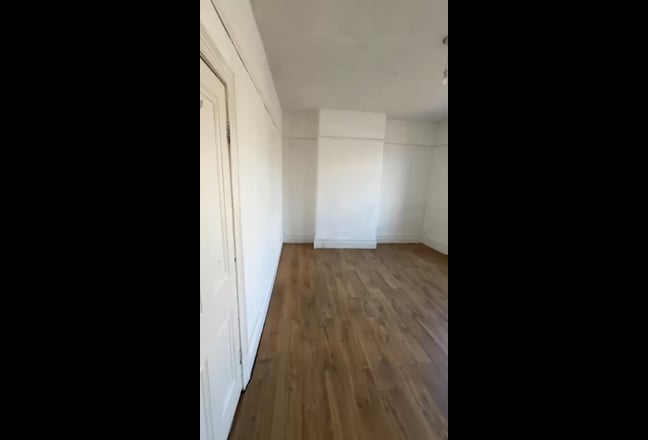 Exceptionally Large Unfurnished Room – Burnley – &pound; Main Photo