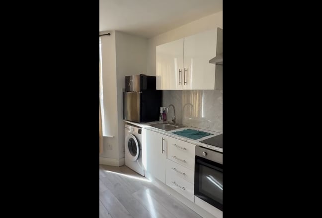 Self contained Double Room in Quiet street Main Photo