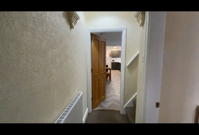 Downstairs room in a 5 bed student house. Main Photo