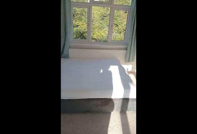 Large double room in family home   Main Photo