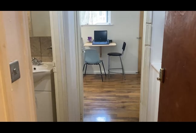 Modern Self-Contained Studio | All Bills & Council Main Photo