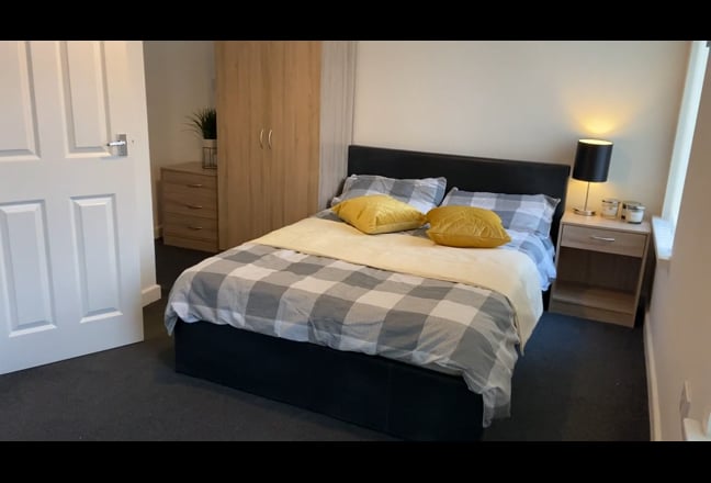 Video 1: Double room with private en suite and kitchenette