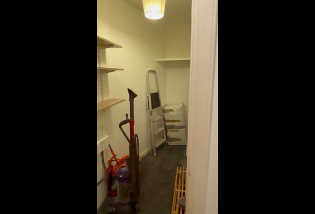 Spacious Central 2 bed, 2 bath flat Main Photo