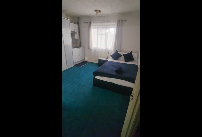 Large Double Room with kitchenette Main Photo