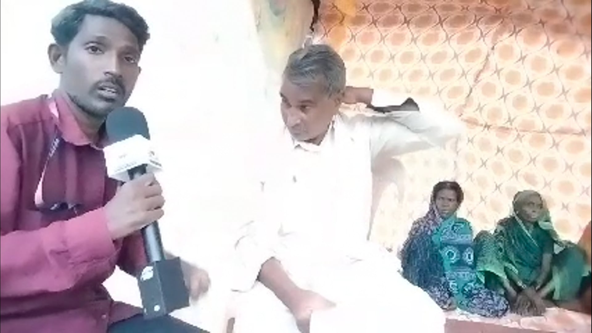 दोटकुली ग्रामपंचायतीसमोर रस्त्याच्या मागणीसाठी  72 वर्षीय ग्रा,पं, सदस्यांचे आमरण उपोषण
