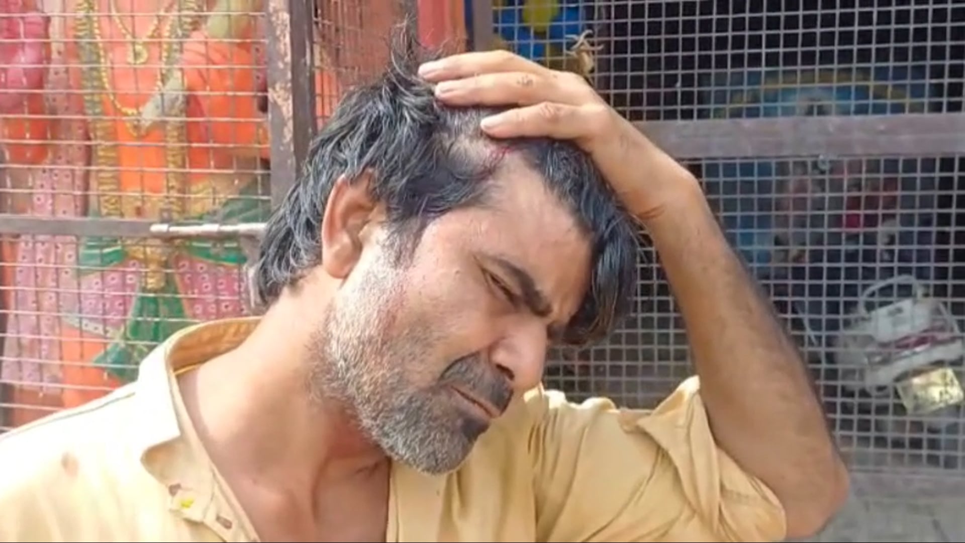 वृंदावन में दबंगों का आतंक, बुजुर्ग से मारपीट रोकना दो युवकों को पड़ा भारी