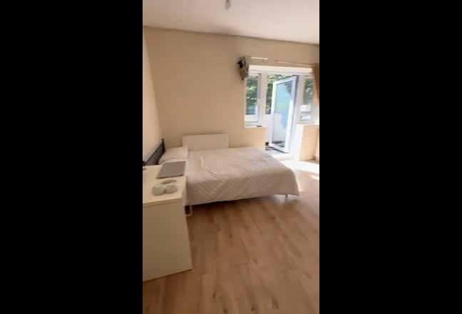 Large Double Room with Private Balcony  Main Photo