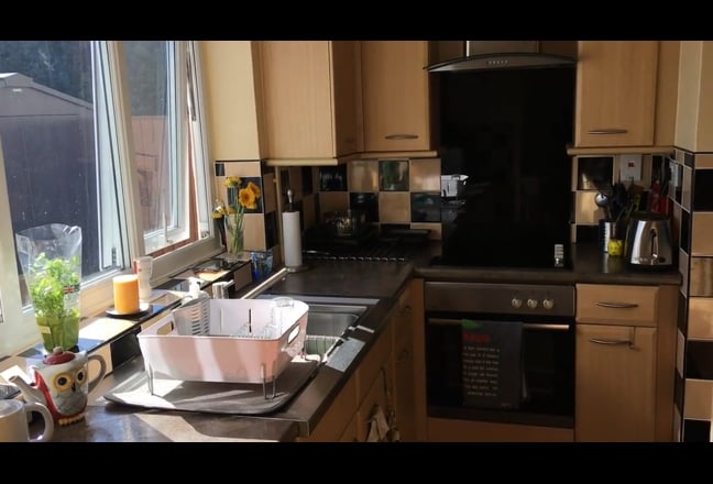 Double bedroom, great location, no bills Main Photo