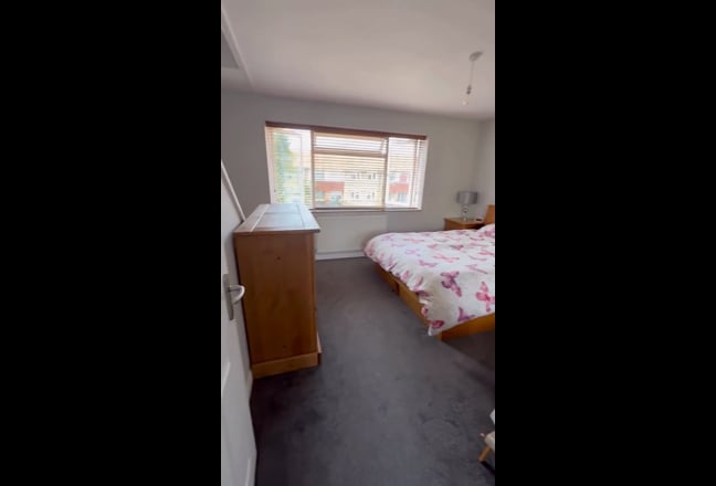 Modern Fully Furnished Two-Bedroom Flat Main Photo
