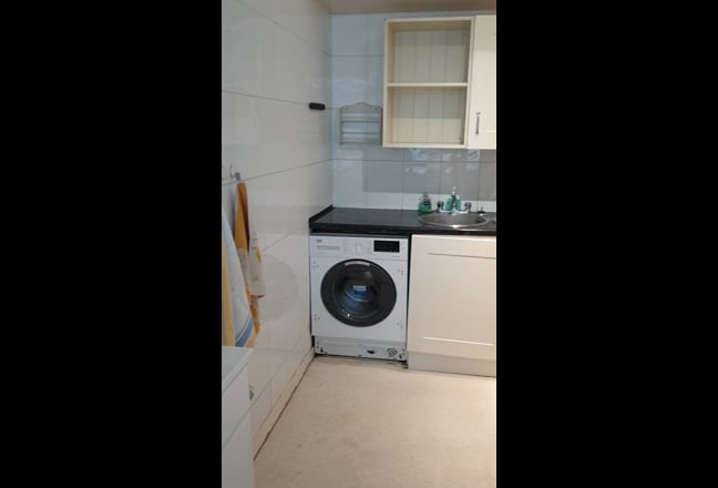 Bright & Spacious Studio next to UCL & UCH (WC1E) Main Photo